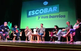 Ariel Sujarchuk y siete vecinos