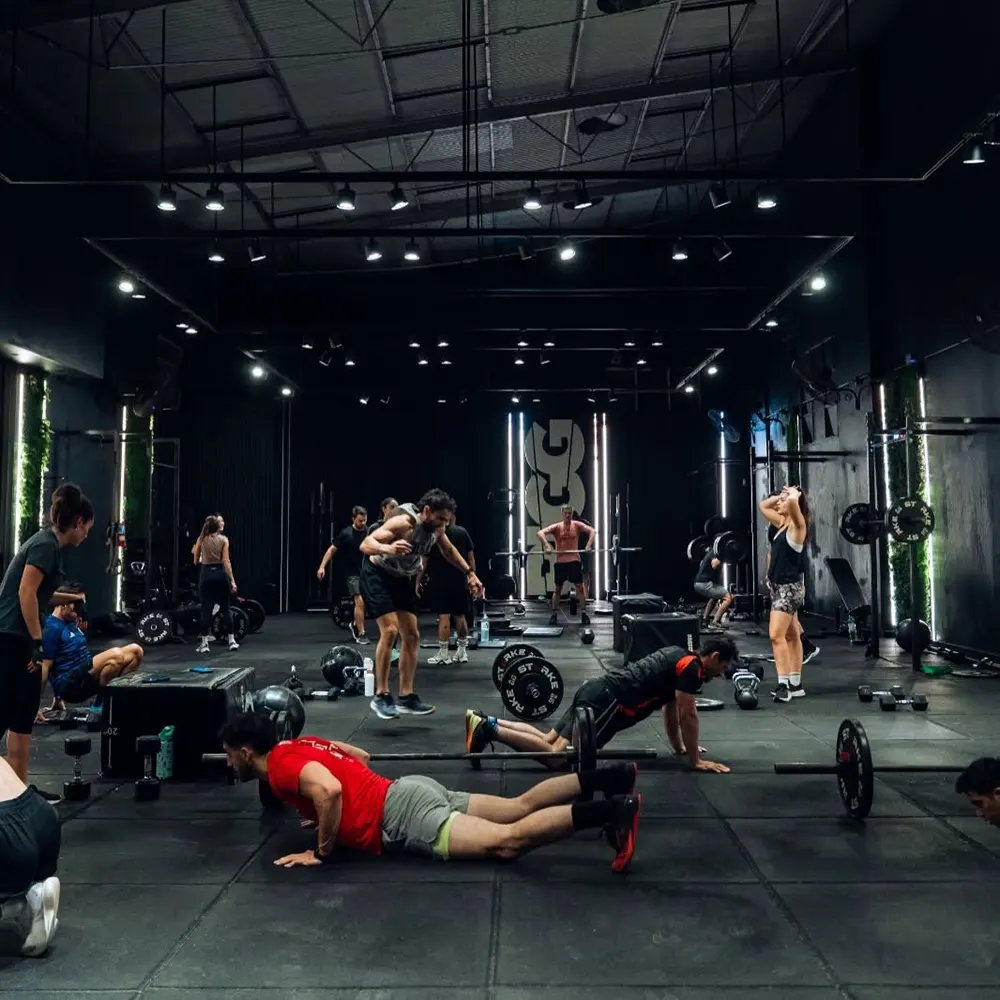 Personas entrenando en Bigg.