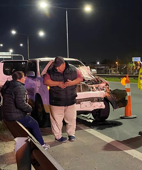 Camioneta que embisti&oacute; al caballo con abolladuiras