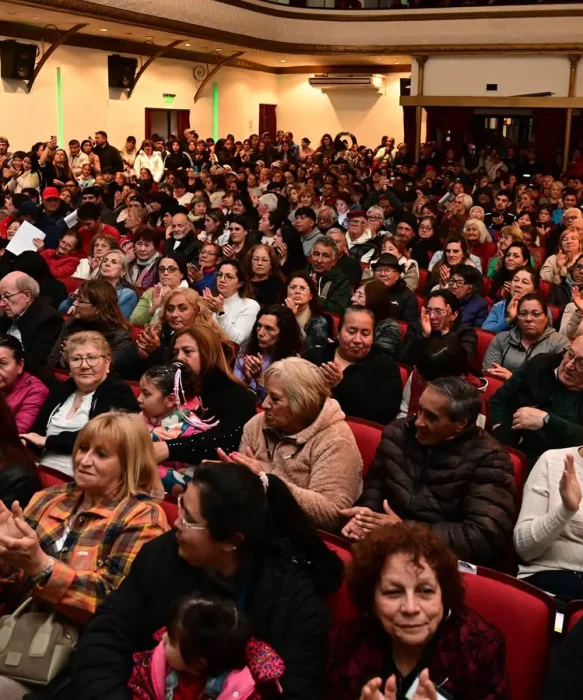Auditorio lleno en la presentaci&oacute;n del programa "Escobar y sus barrios".