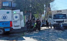 Accidente de tránsito entre un camión y una moto.