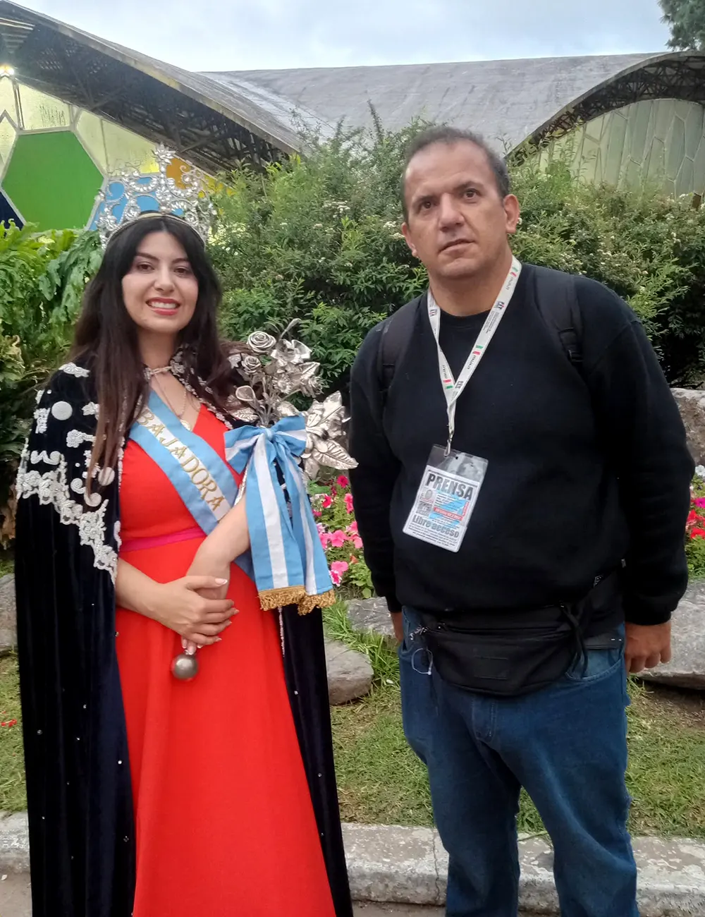 Eduardo Schlemminger y la embajadora de la Fiesta de la Flor