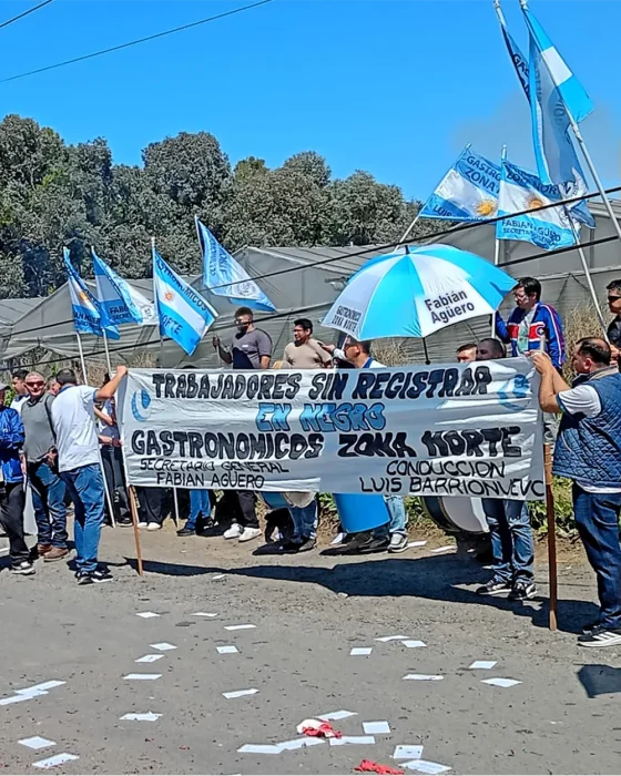 Protesta de Gastron&oacute;micos frente al country Campo Chico
