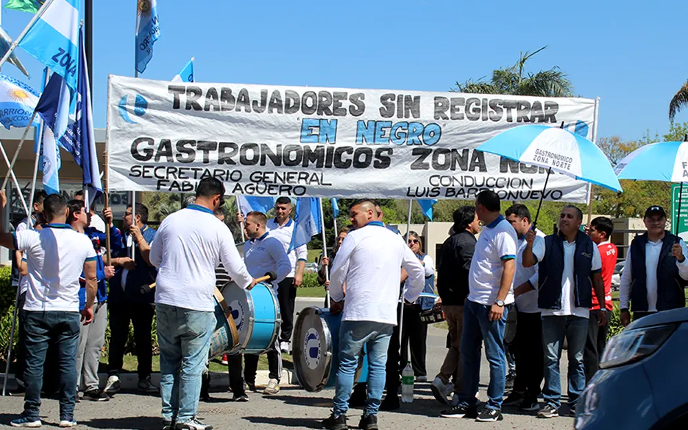 Gastronómicos se movilizaron en dos countries de Escobar por trabajadores no registrados