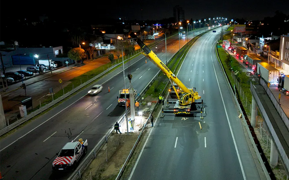 Autopistas del Sol comenzó a colocar la nueva pasarela del kilómetro 50