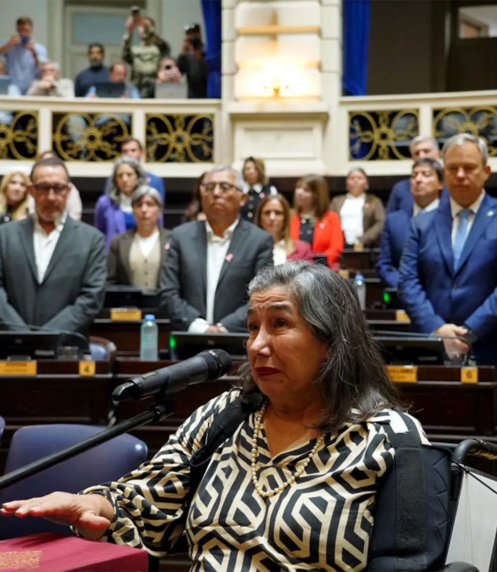 Griselda Aristi jura en silla de ruedas como diputada provincial