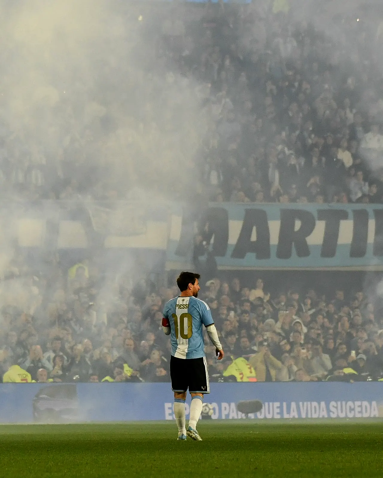 Messi con la banda de capit&aacute;n en su &uacute;ltimo partido con la Selecci&oacute;n