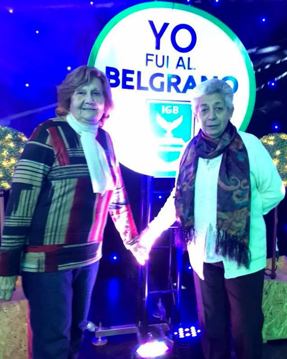 Mirtha Dechima y Laura Saracho en un evento de ex alumnos del Colegio Belgrano.