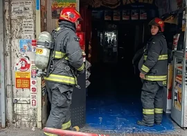 Comercio de panchos y hamburguesas cerca la terminal de Escobar