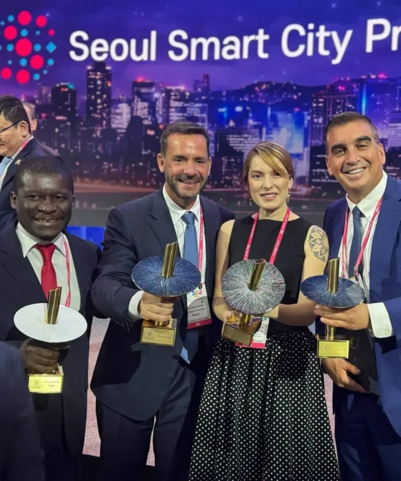 Sujarchuk junto a otros alcaldes premiados
