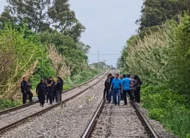 Efectivos policiales en las vías del tren.