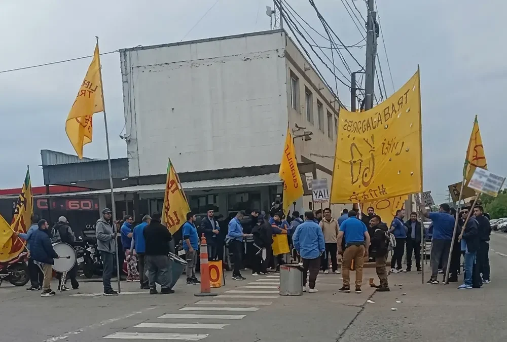 Protesta de choferes de la línea 60 en Maschwitz: reclaman $3.500.000 de sueldo básico