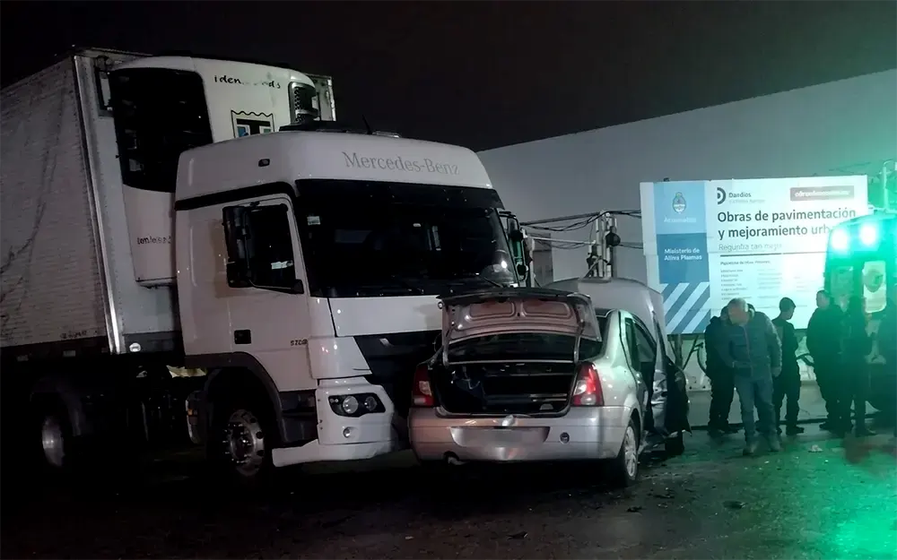 Triple accidente en Garín: chocaron un camión, un auto y una camioneta