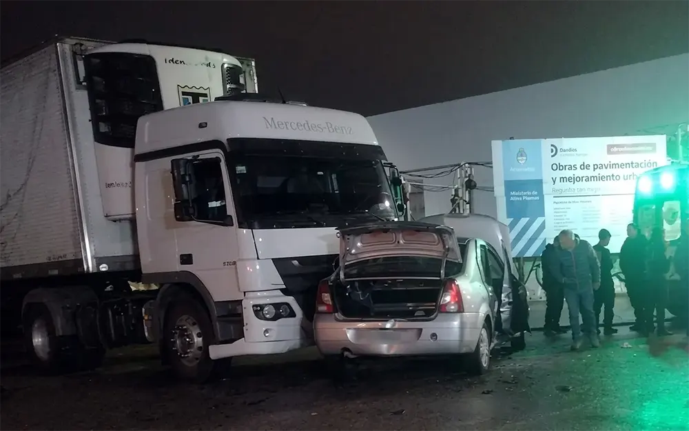 Triple accidente en Garín: chocaron un camión, un auto y una camioneta