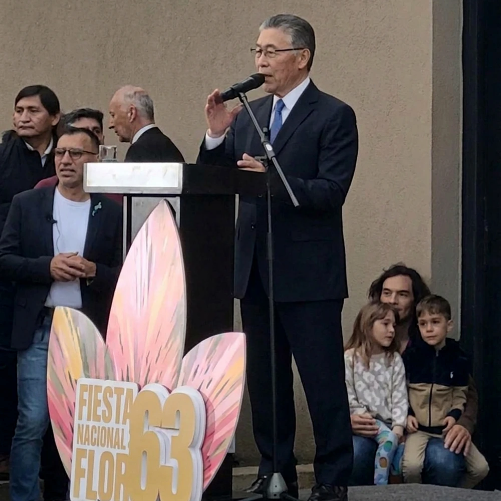 Tetsuya Hirose dando su discurso