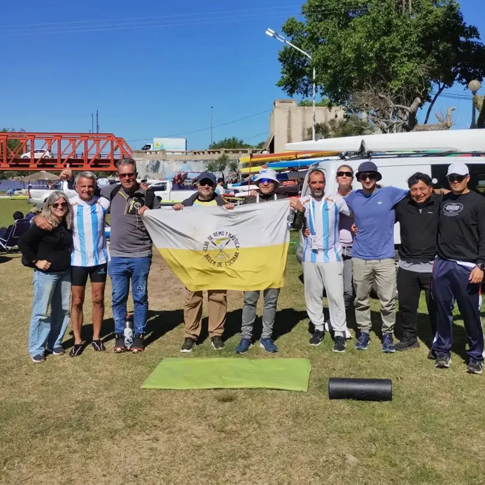 Palistas del Club de Remo de Esccbar en el mundial de canotaje 2026