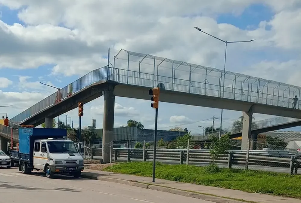 Autopistas del Sol habilitó el puente peatonal de la avenida Tapia de Cruz