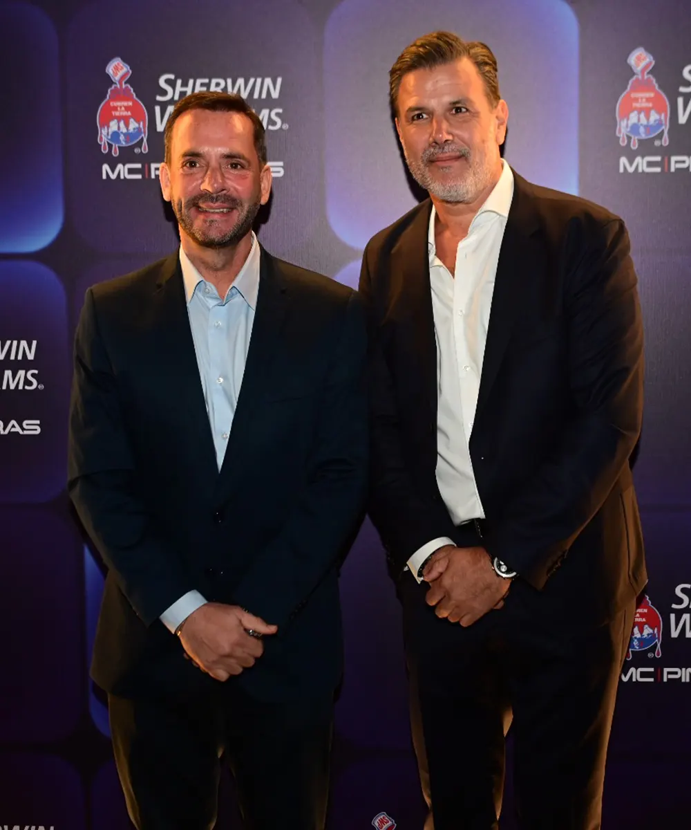 Sujarchuk junto a un directivo de Sherwin Williams