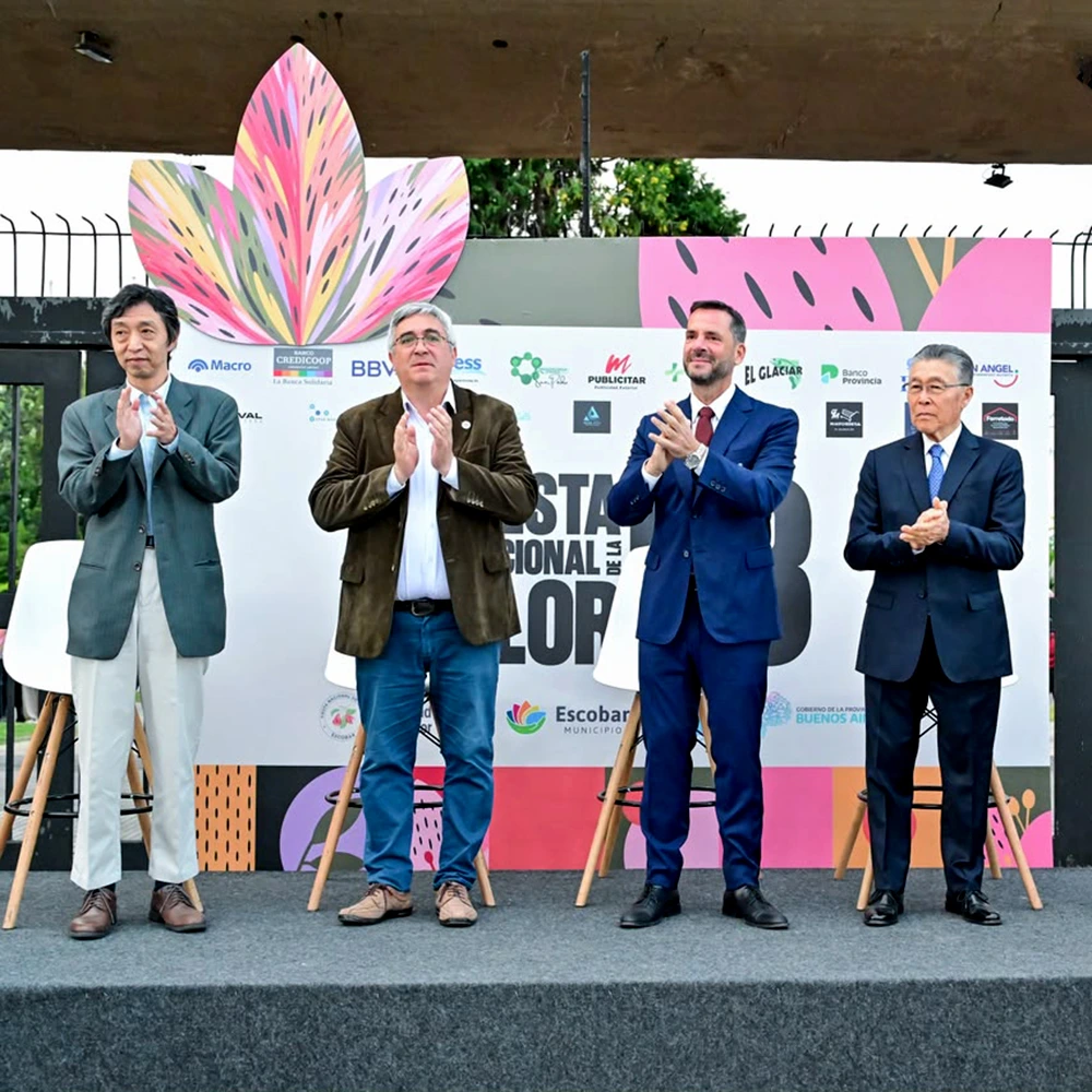 Autoridades dejando inaugurada la 63&deg; Fiesta de la Flor